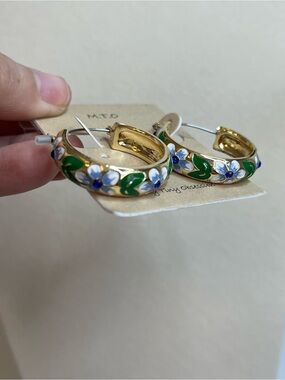 New flower enamel gold tone hoops